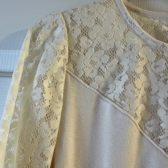 Lace White/Cream Long-Sleeve Top - Picture 6 of 7